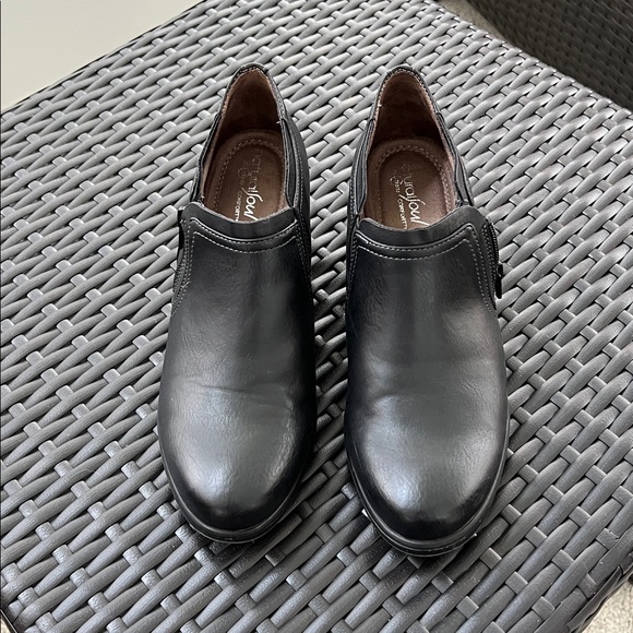 Shoes - Classic Black Leather ladies short boots